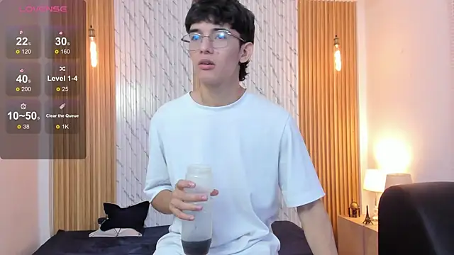 Snapshot of billie_jr chatting on 11-30-25, 02:15 billie jr online show from 11-30-25, 02:15