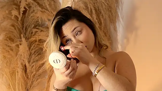 SaraFerreira online show from 02-18-25, 12:26