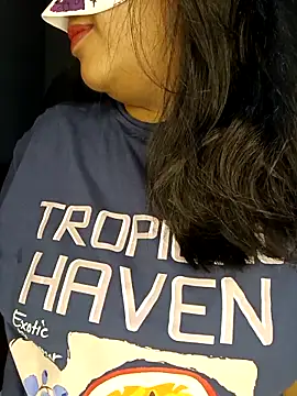 Loveshash1 online show from 10-31-25, 10:49