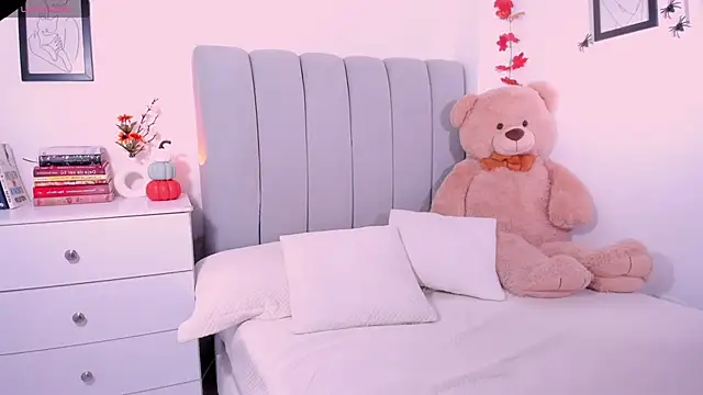 DannaHyde online show from 10-30-25, 05:35