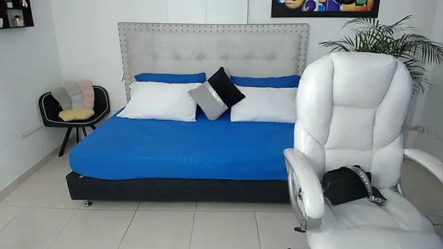 Snapshot of Chiqui_milk_ chatting on 01-27-25, 07:56 Chiqui milk online show from 01-27-25, 07:56