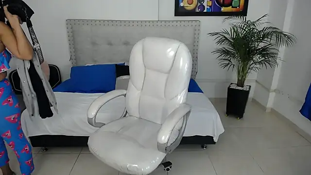 Snapshot of Chiqui_milk_ chatting on 01-28-25, 07:21 Chiqui milk online show from 01-28-25, 07:21