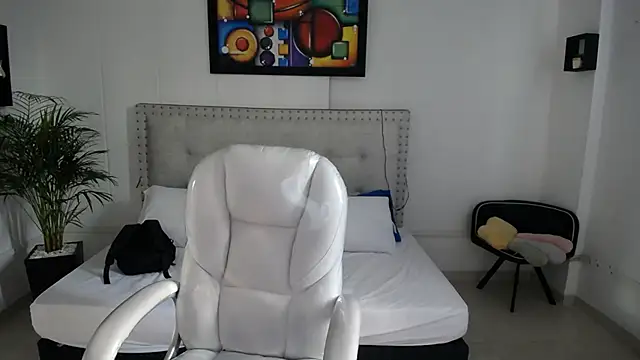 Snapshot of Chiqui_milk_ chatting on 02-11-25, 07:05 Chiqui milk online show from 02-11-25, 07:05