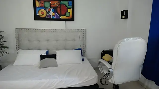 Snapshot of Chiqui_milk_ chatting on 02-12-25, 07:13 Chiqui milk online show from 02-12-25, 07:13