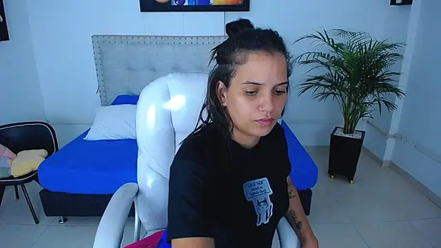 Snapshot of Chiqui_milk_ chatting on 02-28-25, 02:20 Chiqui milk online show from 02-28-25, 02:20