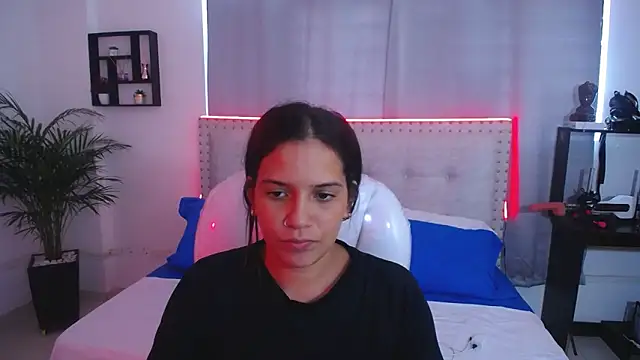 Snapshot of Chiqui_milk_ chatting on 03-07-25, 08:11 Chiqui milk online show from 03-07-25, 08:11