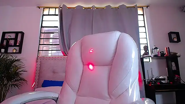 Snapshot of Chiqui_milk_ chatting on 03-12-25, 10:50 Chiqui milk online show from 03-12-25, 10:50