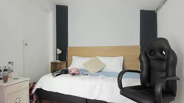 Snapshot of Chiqui_milk_ chatting on 11-15-25, 08:05 Chiqui milk online show from 11-15-25, 08:05