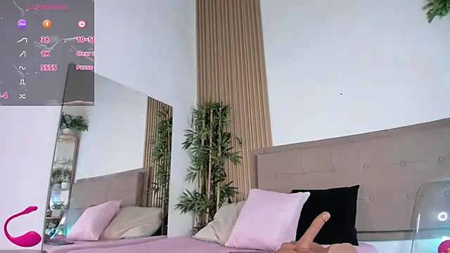 Snapshot of Natasha__Sccott chatting on 03-05-25, 08:10 Natasha Sccott online show from 03-05-25, 08:10