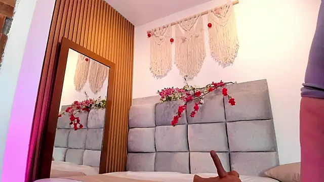 Snapshot of Natasha__Sccott chatting on 09-29-25, 07:51 Natasha Sccott online show from 09-29-25, 07:51