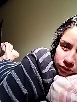 Snapshot of Michellluxo chatting on 02-05-26, 08:02 Michellluxo online show from 02-05-26, 08:02