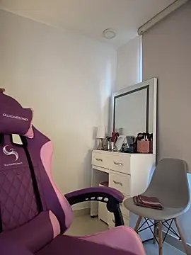 Snapshot of Hips_hannah chatting on 11-14-25, 08:51 Hips hannah online show from 11-14-25, 08:51