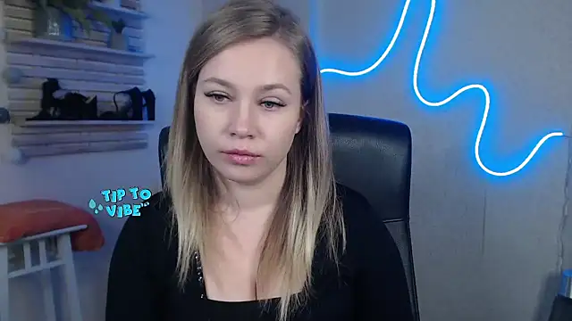 holly xglam online show from 12-23-24, 10:21