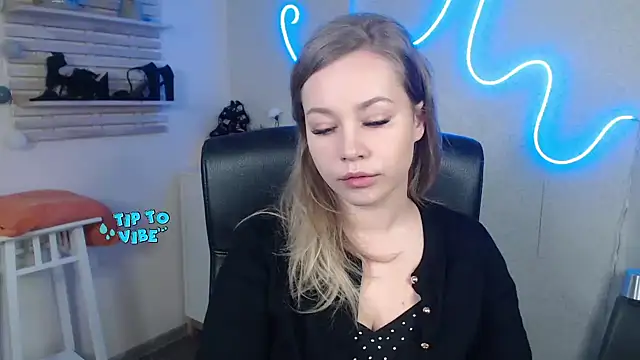 holly xglam online show from 12-30-24, 06:31