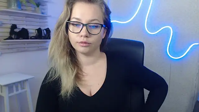 holly xglam online show from 01-29-25, 05:40