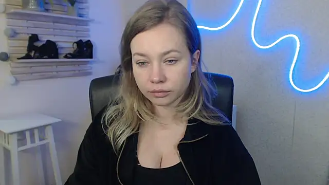 holly xglam online show from 02-05-25, 06:13