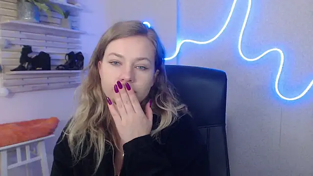 holly xglam online show from 02-07-25, 04:27