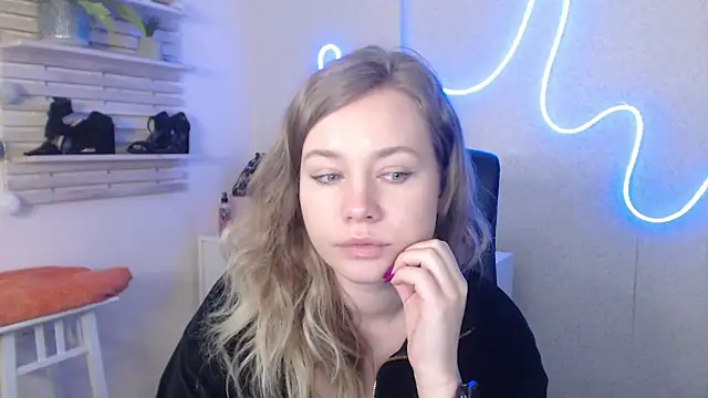 holly xglam online show from 02-07-25, 07:29