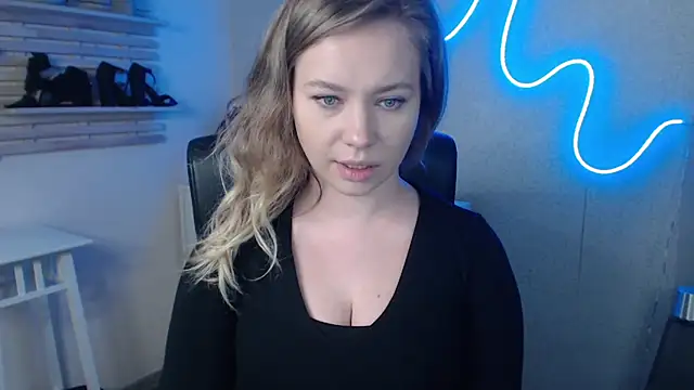 holly xglam online show from 02-19-25, 07:28