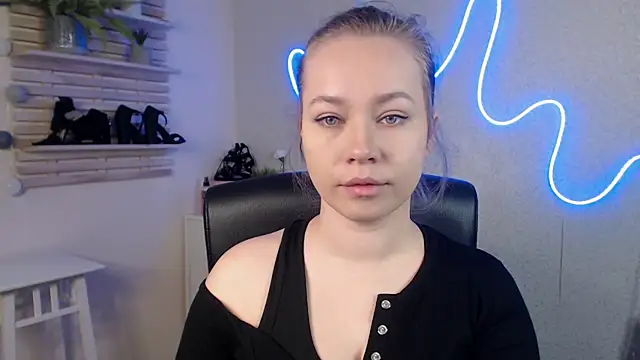 holly xglam online show from 02-20-25, 12:19