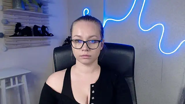 holly xglam online show from 02-20-25, 06:28