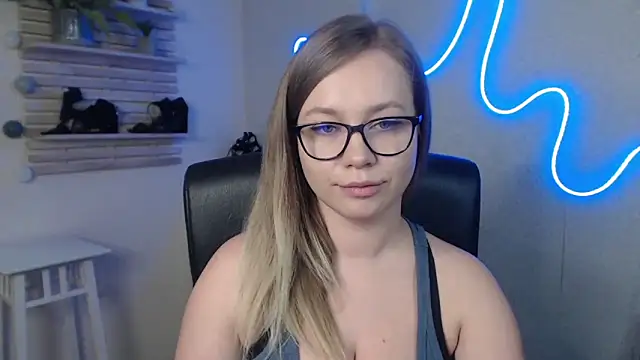 holly xglam online show from 02-28-25, 03:15