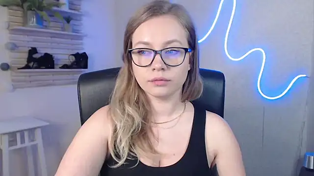 holly xglam online show from 03-10-25, 03:23