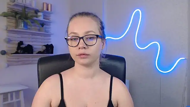 holly xglam online show from 03-11-25, 03:48