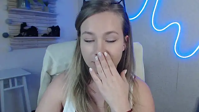 holly xglam online show from 03-12-25, 06:29