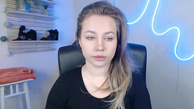 holly xglam online show from 03-17-25, 02:19