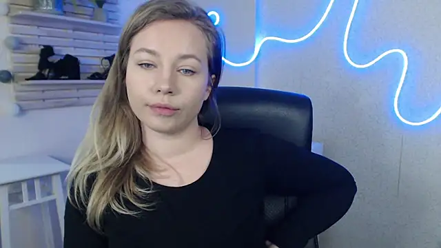 holly xglam online show from 03-17-25, 05:23