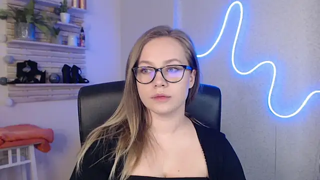 holly xglam online show from 03-20-25, 09:02