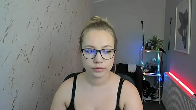 holly xglam online show from 09-10-25, 04:51