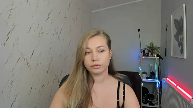 holly xglam online show from 09-11-25, 04:29