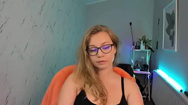 holly xglam online show from 09-23-25, 05:27