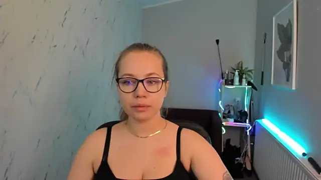 holly xglam online show from 09-24-25, 05:05