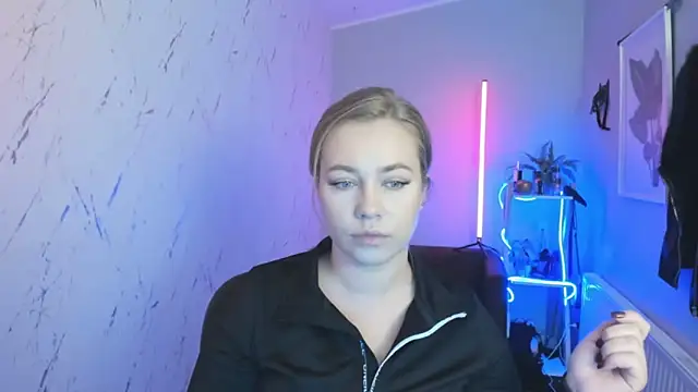 holly xglam online show from 10-16-25, 06:09