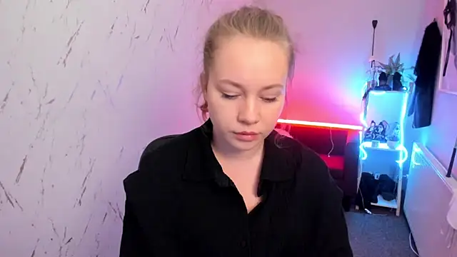 holly xglam online show from 04-09-26, 07:52