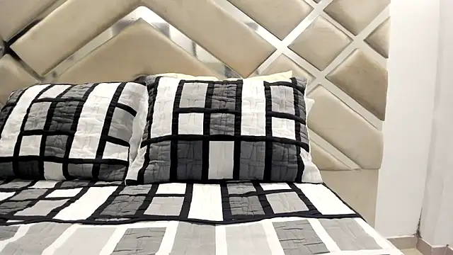 littlekittenn98 online show from 10-28-25, 07:27