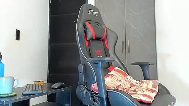 Snapshot of sergiio_mesa27 chatting on 12-15-24, 02:27 sergiio mesa27 online show from 12-15-24, 02:27