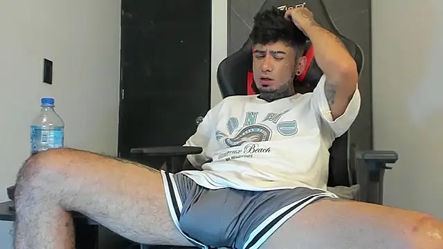 Snapshot of sergiio_mesa27 chatting on 02-05-25, 11:17 sergiio mesa27 online show from 02-05-25, 11:17