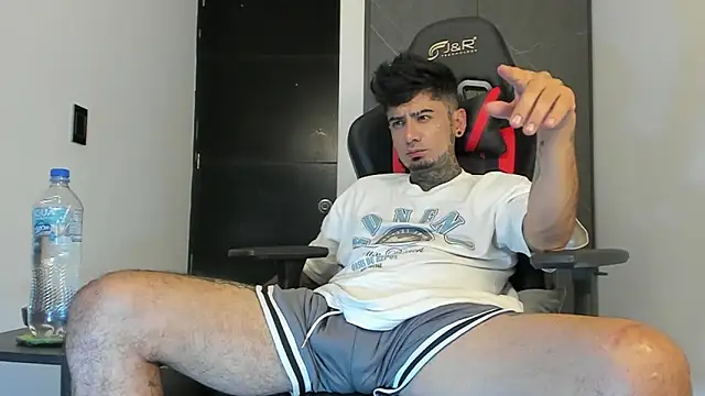 Snapshot of sergiio_mesa27 chatting on 02-06-25, 02:33 sergiio mesa27 online show from 02-06-25, 02:33