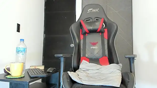 Snapshot of sergiio_mesa27 chatting on 02-20-25, 11:10 sergiio mesa27 online show from 02-20-25, 11:10