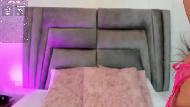 sophiee smith online show from 10-20-25, 11:21