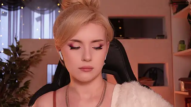 Chriss Fox online show from 04-09-26, 03:39