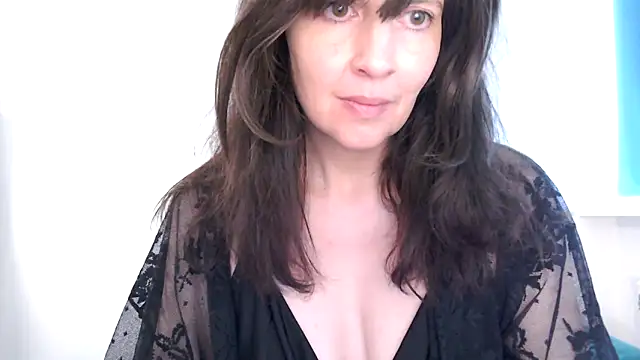 Ella Next Door online show from 04-14-26, 03:18