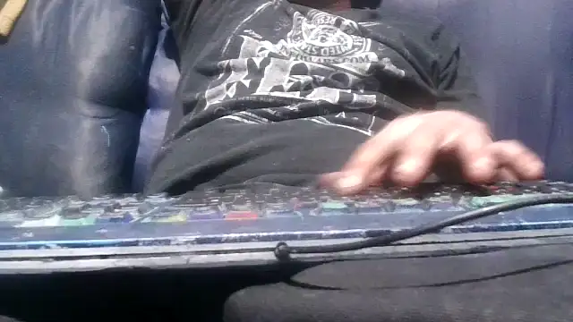 Snapshot of robeaulieu02 chatting on 03-17-25, 04:40 robeaulieu02 online show from 03-17-25, 04:40