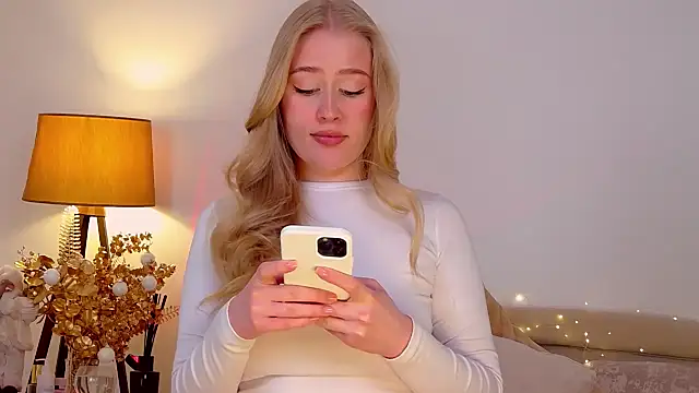 Snapshot of JuliaJaee chatting on 01-07-25, 06:56 JuliaJaee online show from 01-07-25, 06:56