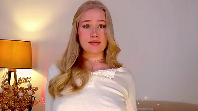 Snapshot of JuliaJaee chatting on 01-10-25, 10:57 JuliaJaee online show from 01-10-25, 10:57