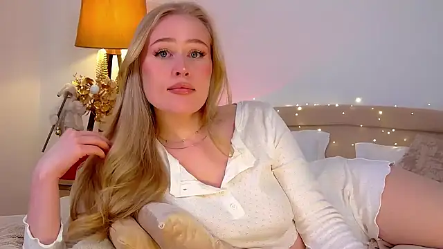 Snapshot of JuliaJaee chatting on 01-11-25, 11:24 JuliaJaee online show from 01-11-25, 11:24